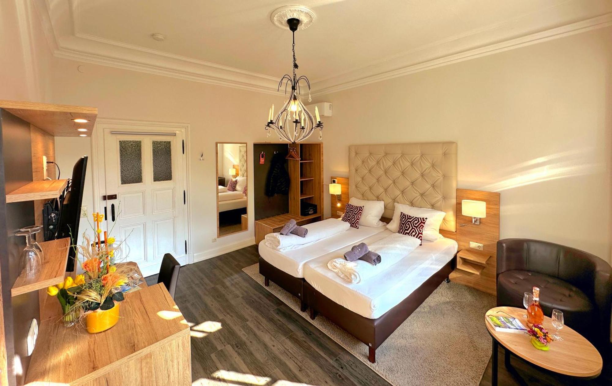 Hotel Am Markt บาคาราค ภายนอก รูปภาพ
