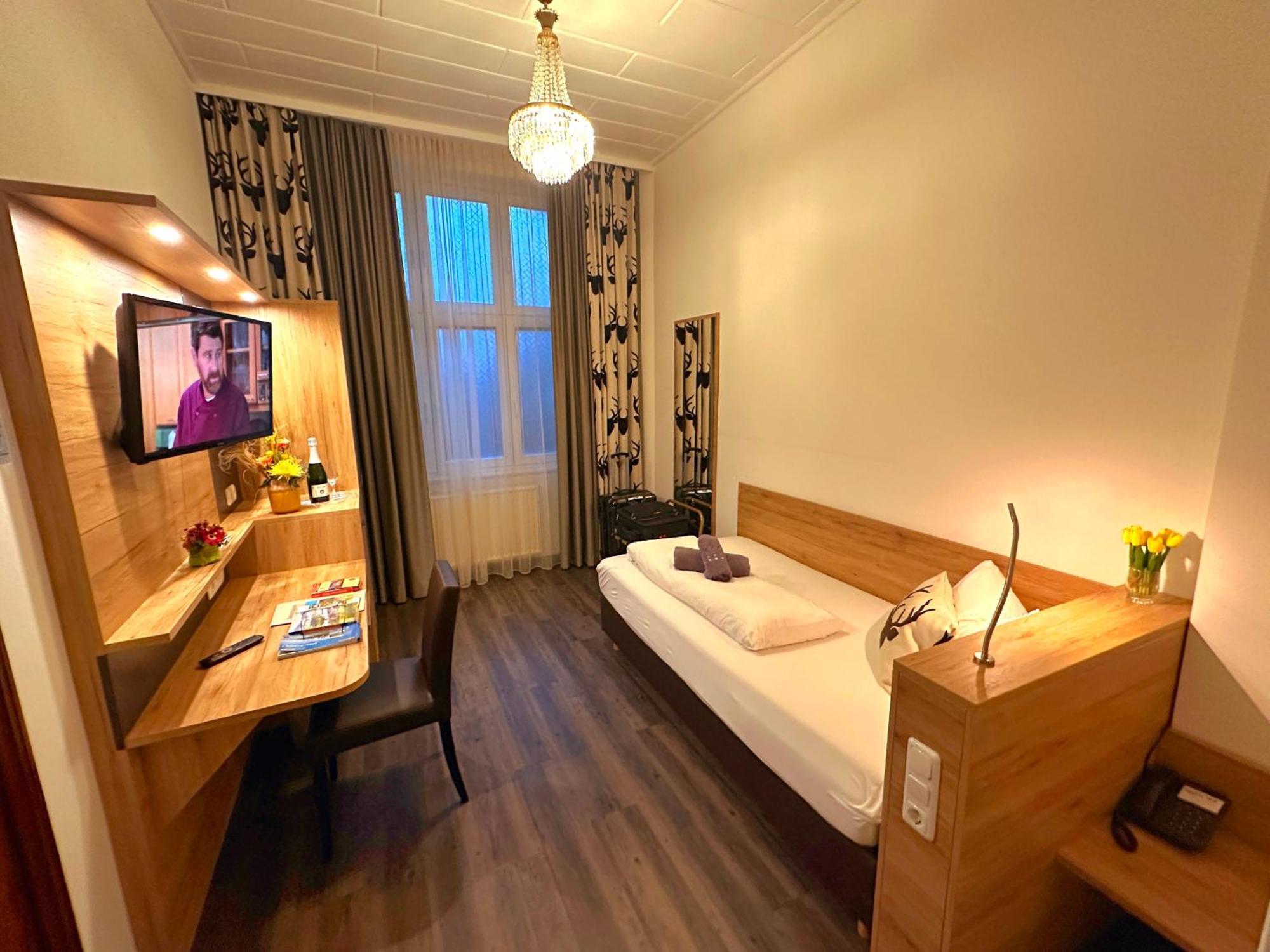 Hotel Am Markt บาคาราค ภายนอก รูปภาพ