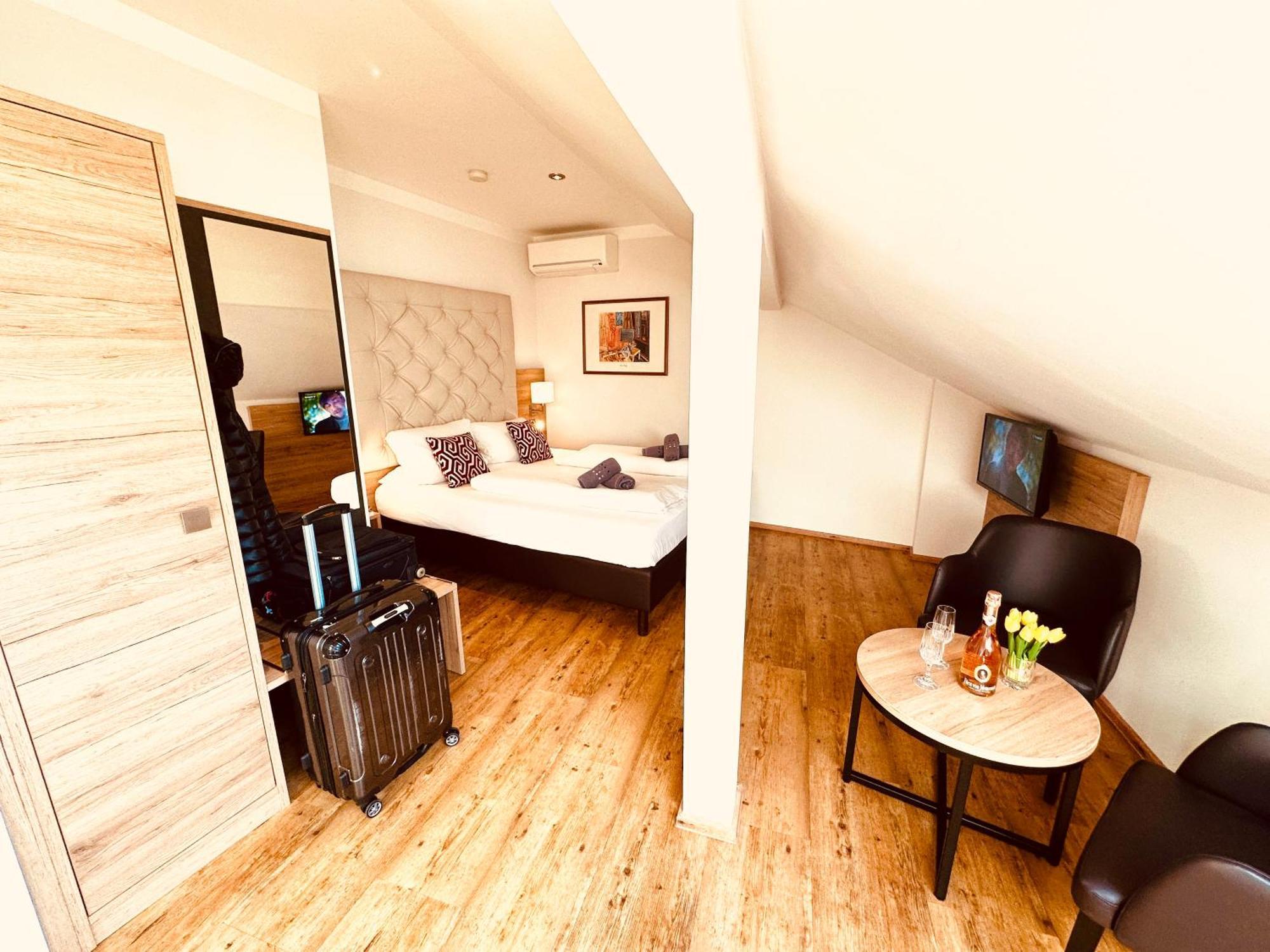 Hotel Am Markt บาคาราค ภายนอก รูปภาพ